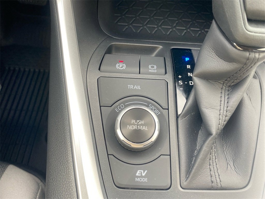 Used 2025 Toyota RAV4 XLE image 22