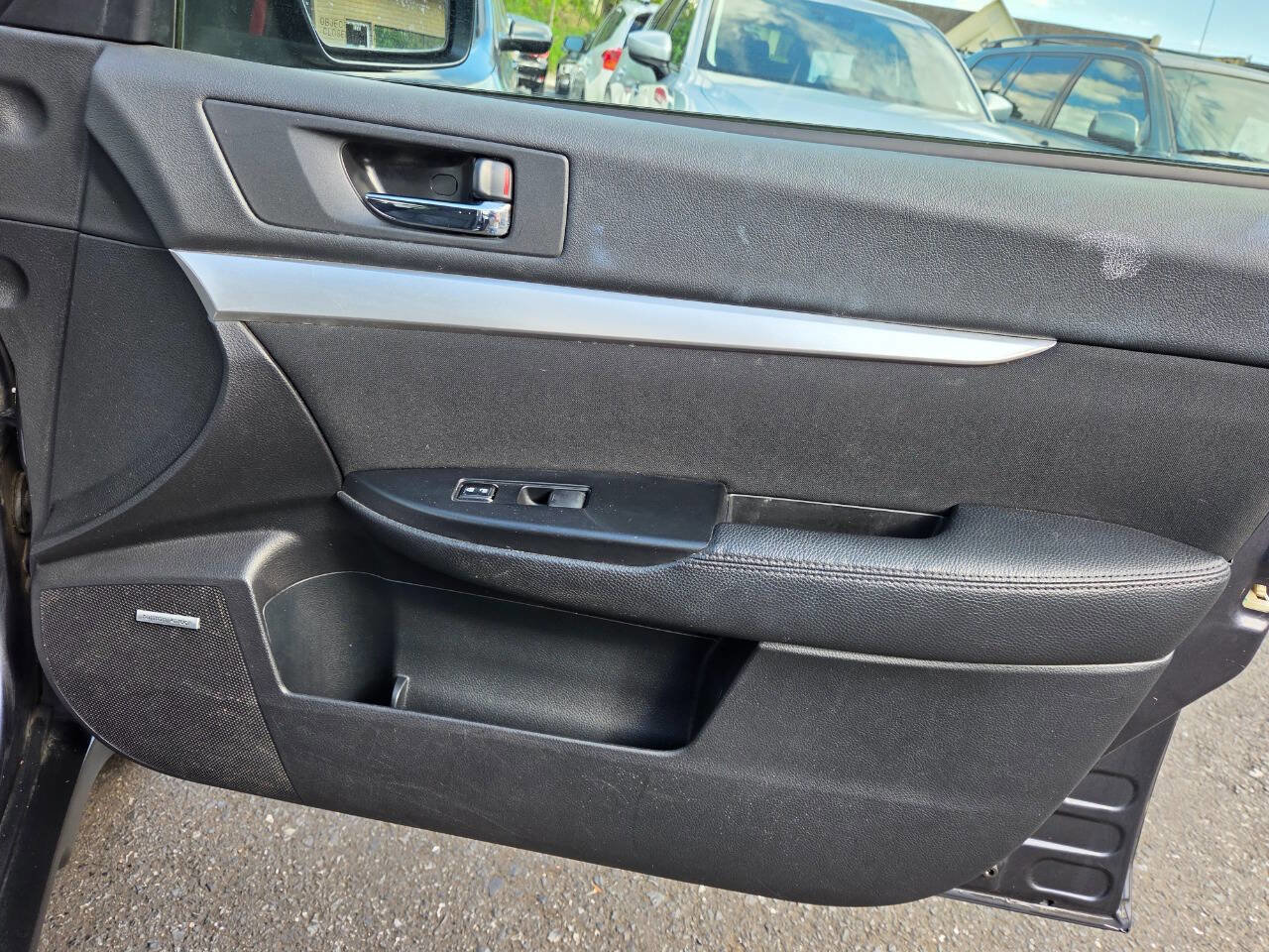 Used 2010 Subaru Outback 2.5i Premium AWD/4WD image 36