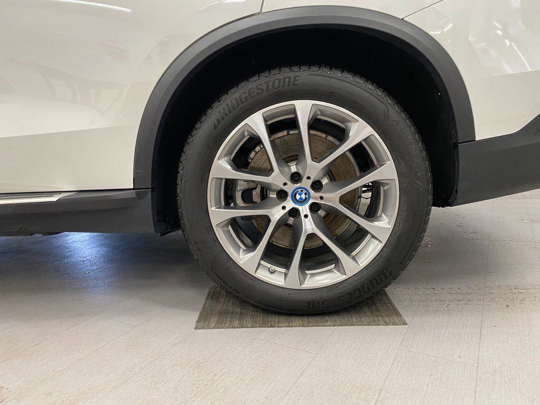 Used 2024 BMW X5 xDrive50e image 26