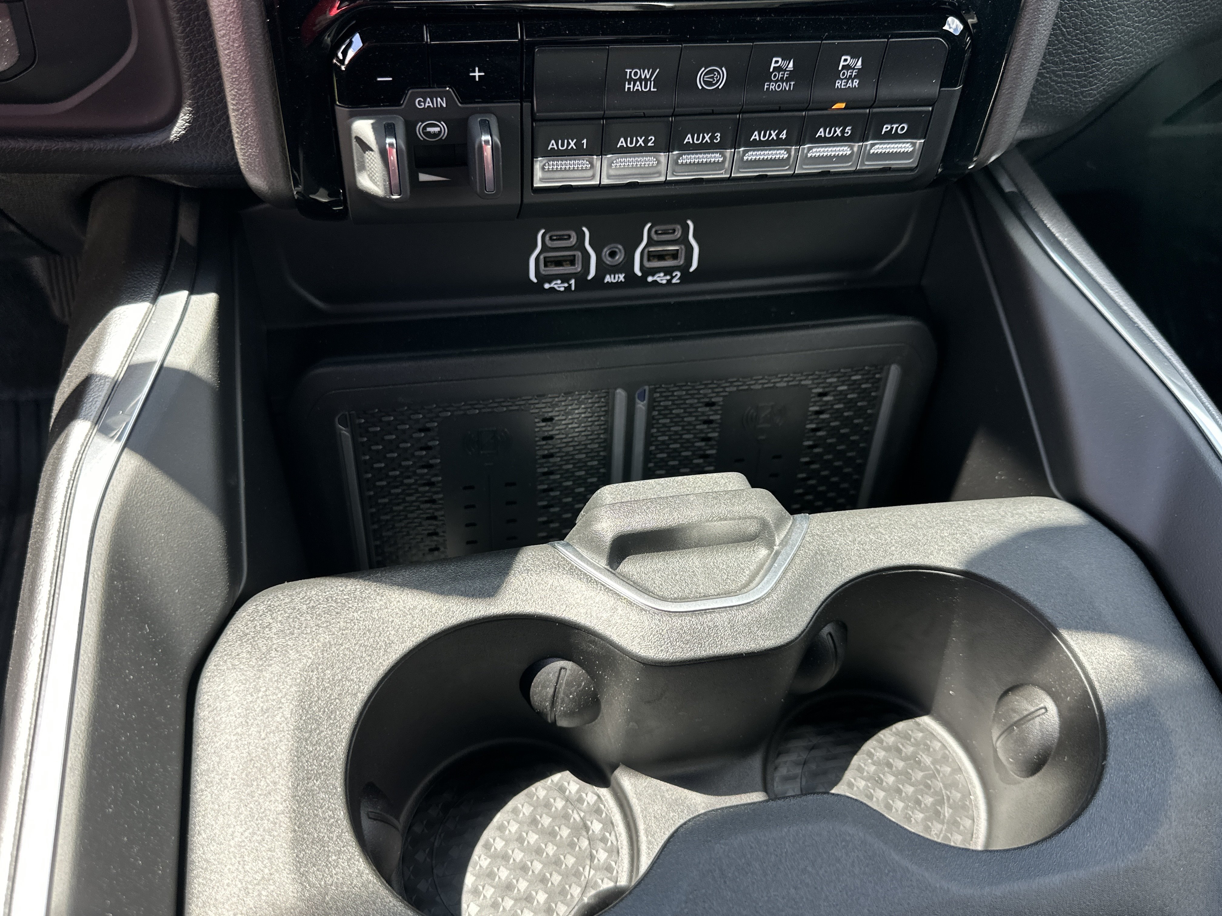 New 2026 RAM 5500 4x4 Crew Cab w/ Laramie Trim Package image 7