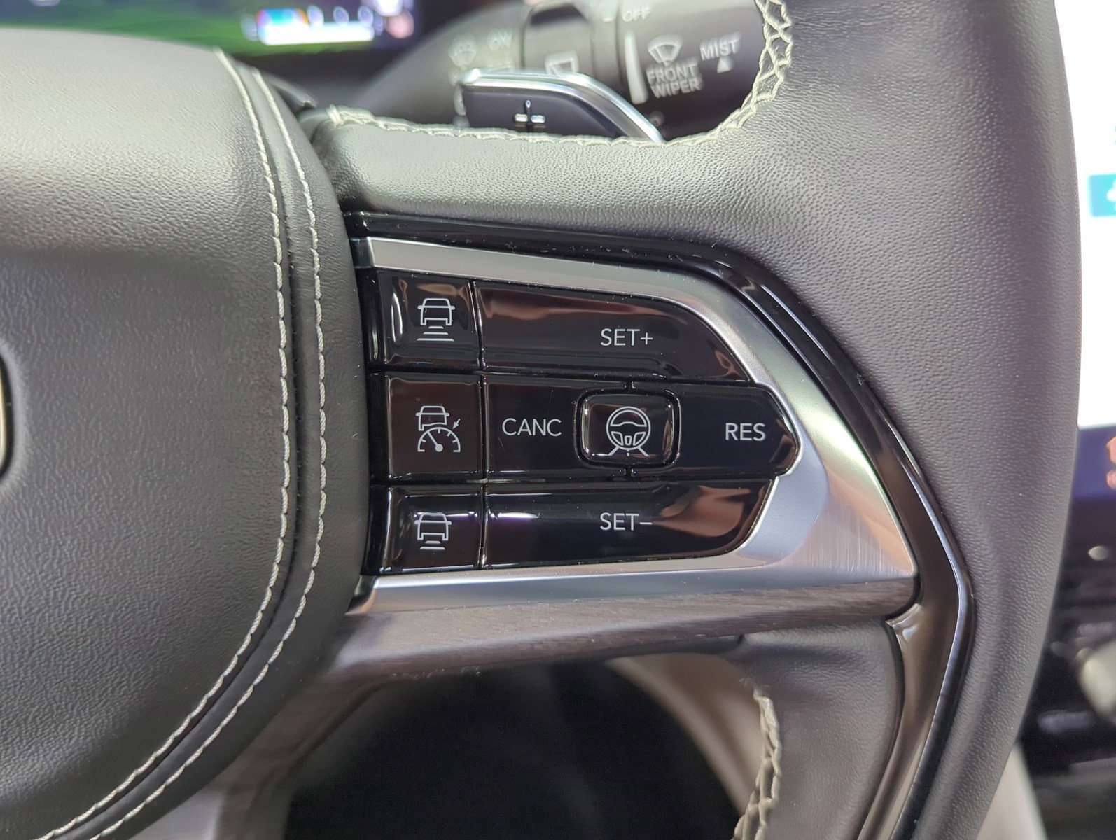 Used 2022 Jeep Grand Cherokee Overland w/ Advanced Protech Group III image 29