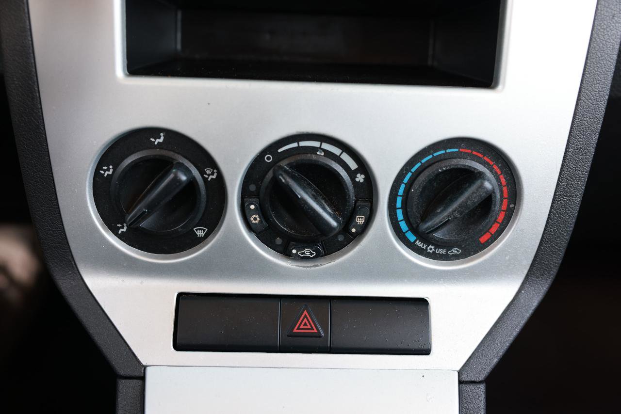 Used 2009 Dodge Caliber SXT image 30