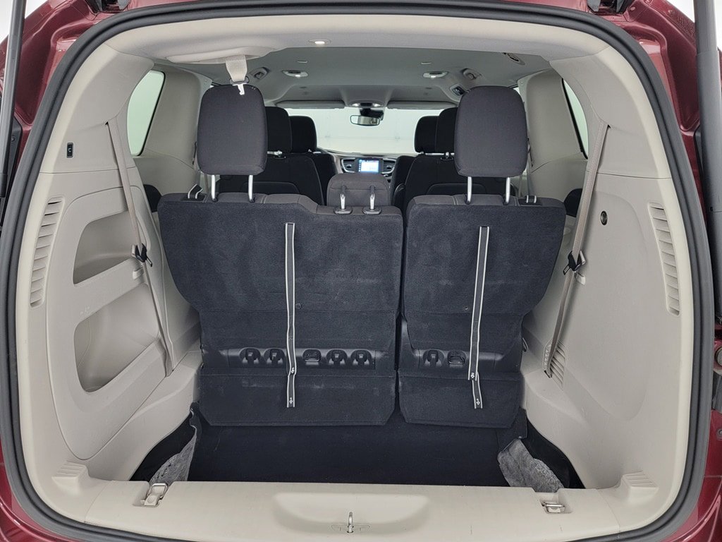 Used 2023 Chrysler Voyager LX FWD image 31