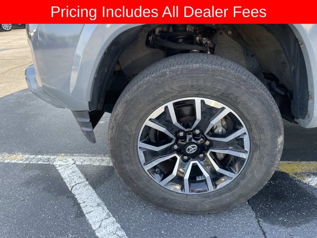 Used 2020 Toyota Tacoma TRD Sport AWD/4WD image 2