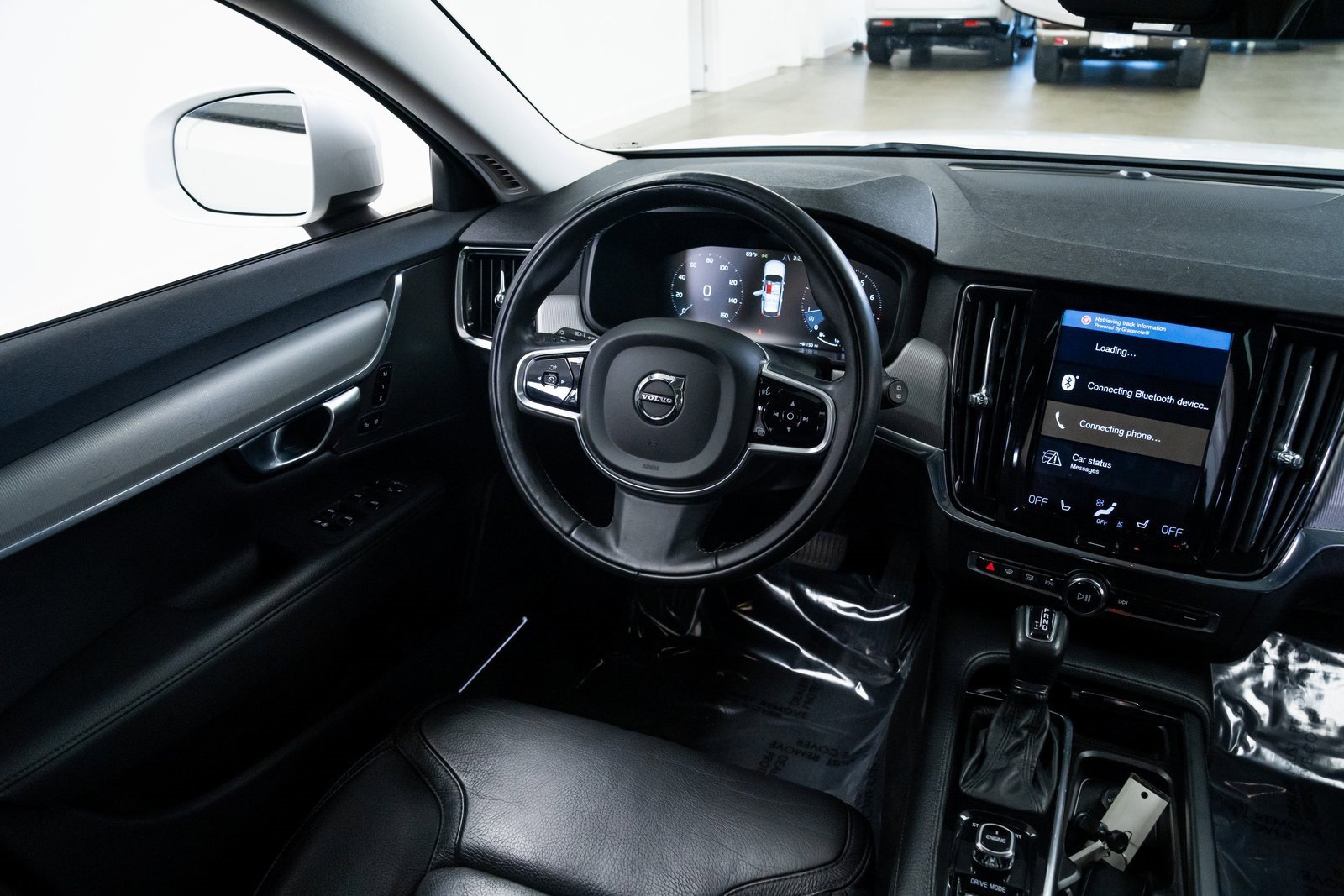 Used 2017 Volvo V90 T6 Cross Country image 10