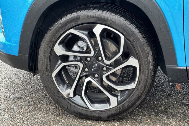 Used 2025 Chevrolet Trax RS w/ Sunroof Package FWD image 43