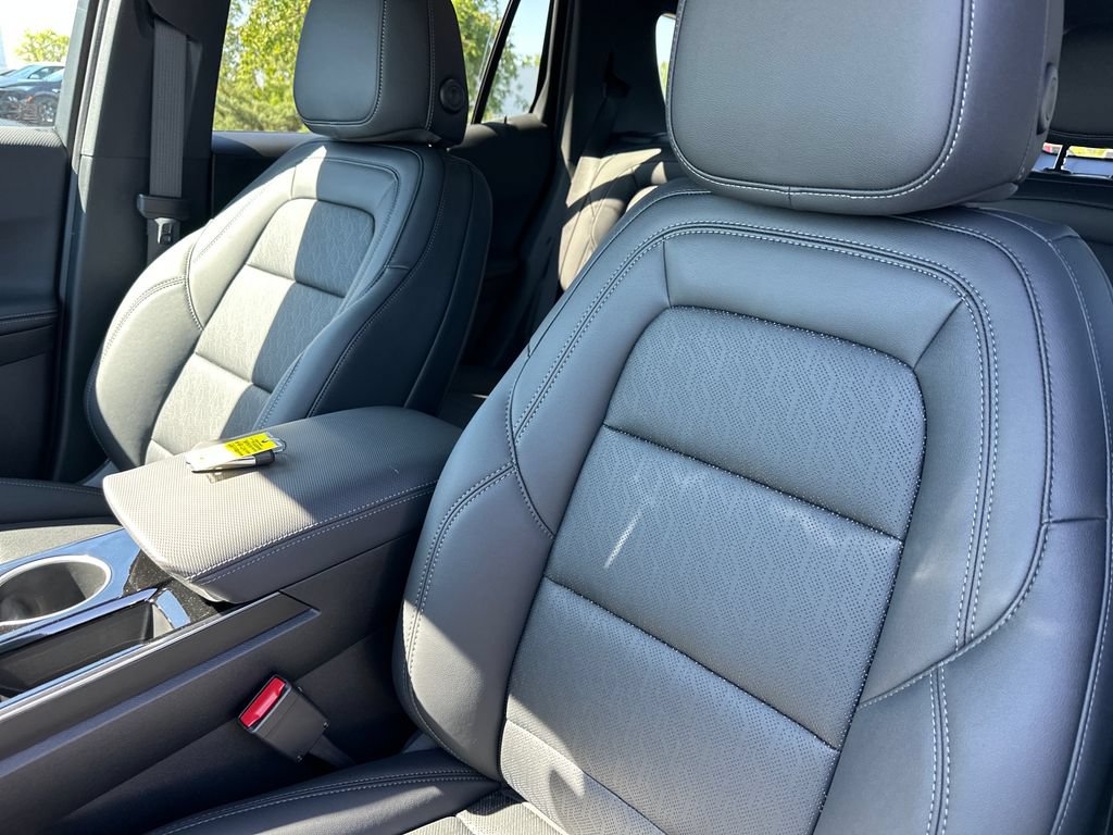New 2026 Chevrolet Equinox LT w/ Convenience Package II AWD/4WD image 24