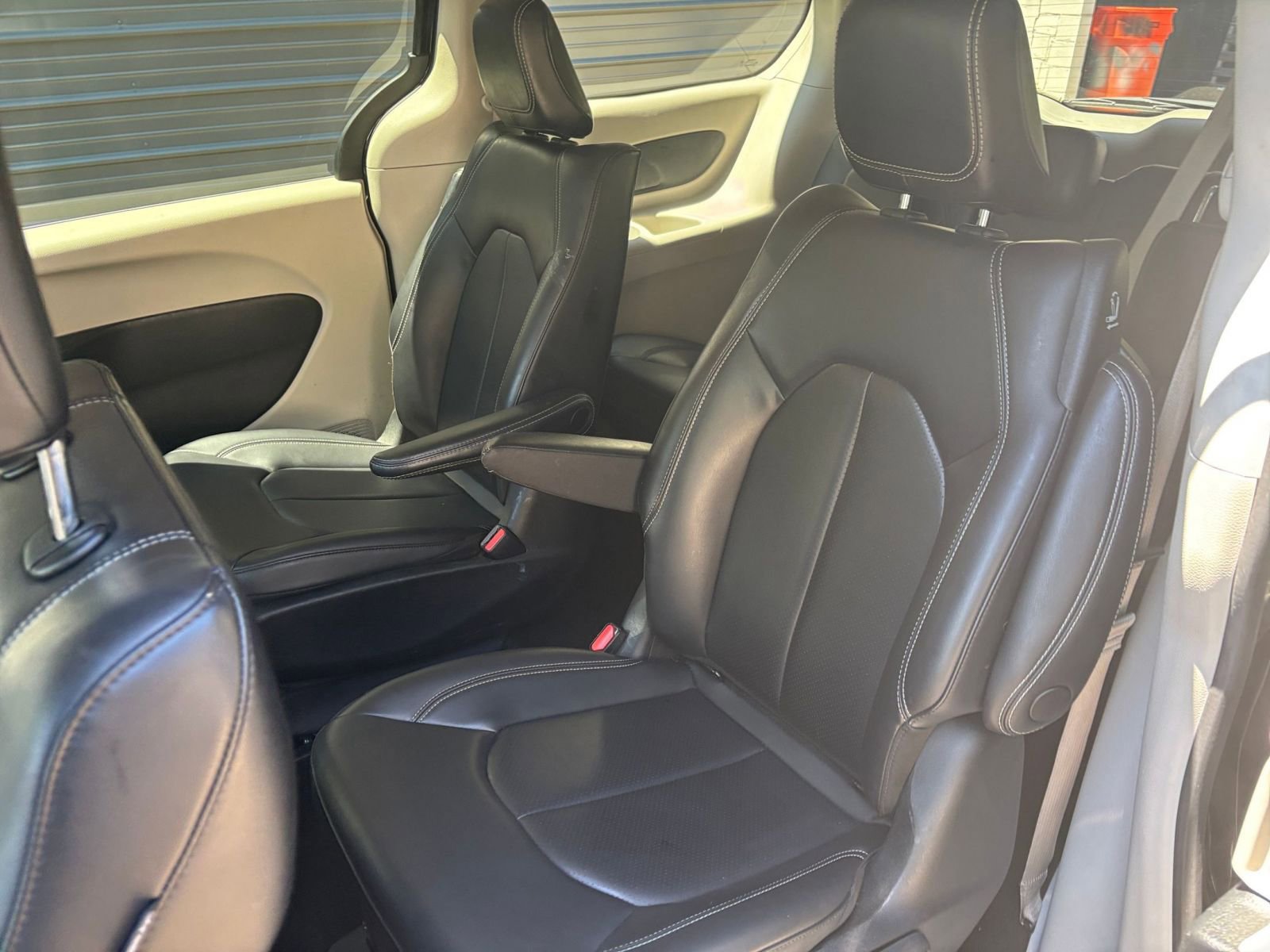 Used 2023 Chrysler Pacifica Touring-L FWD image 23