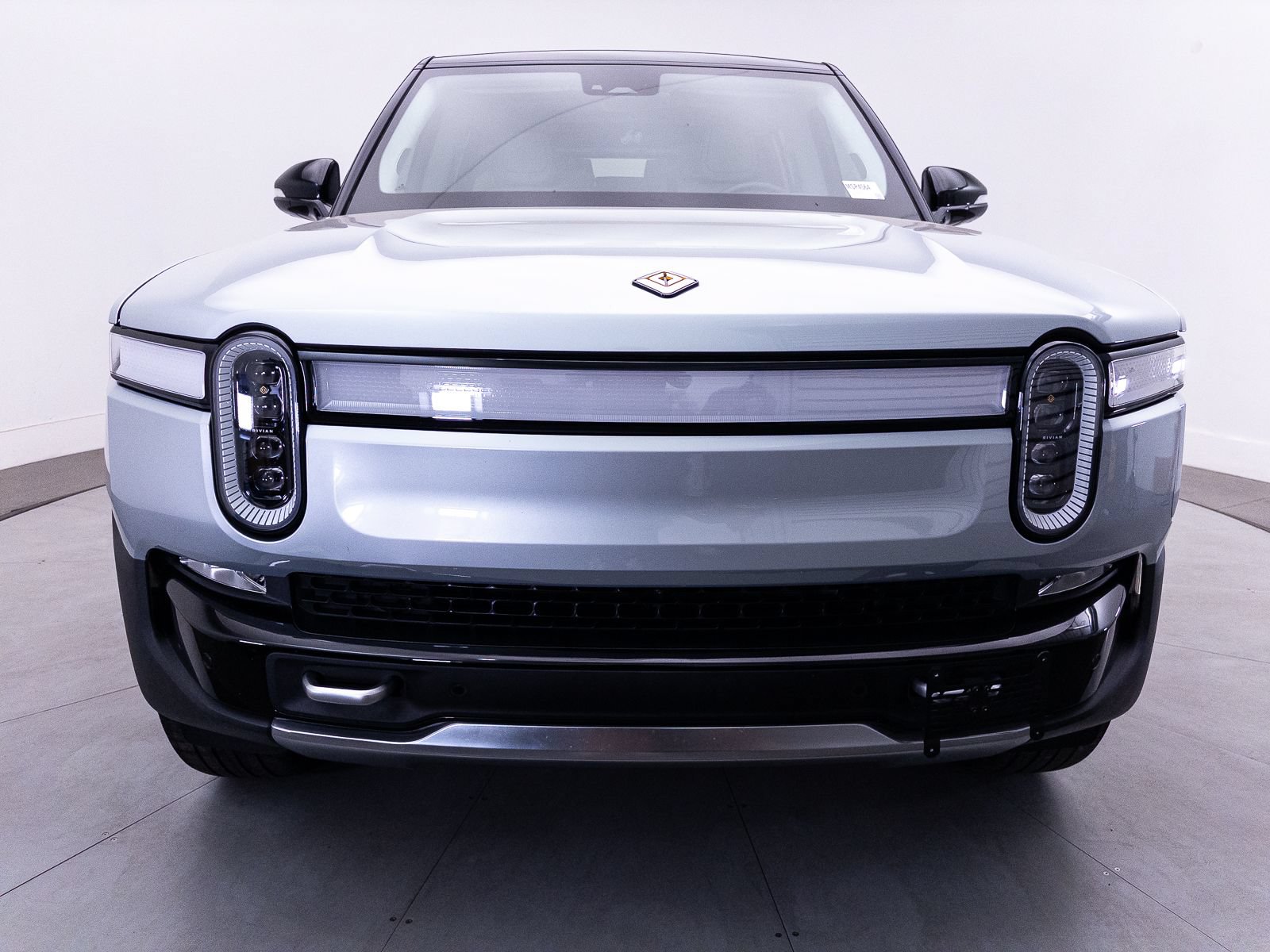 Used 2024 Rivian R1S Adventure AWD/4WD image 14