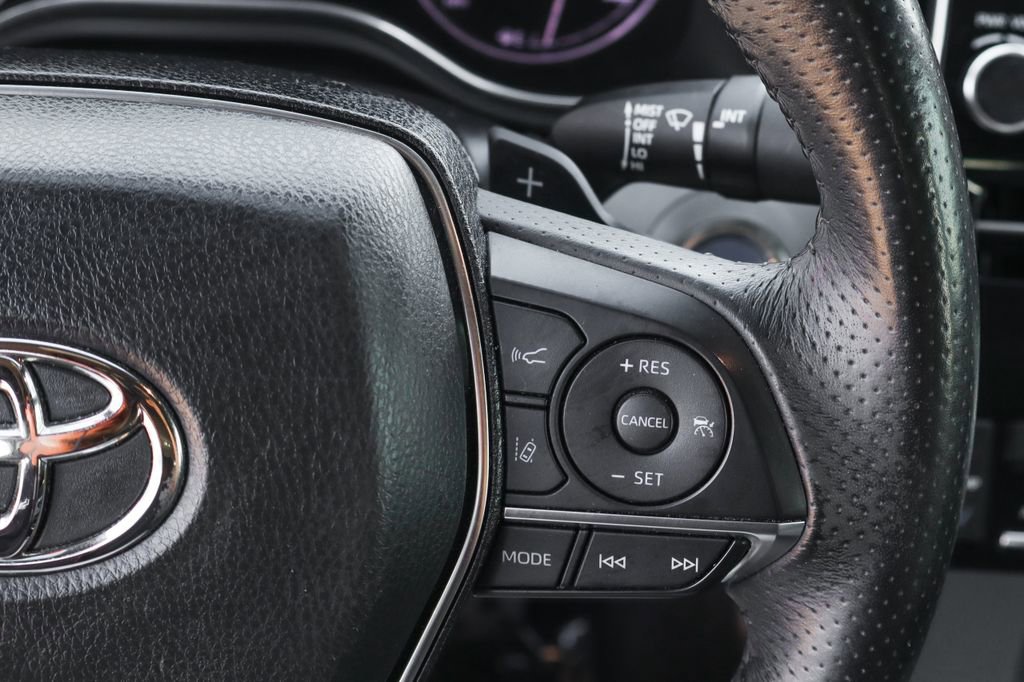 Used 2020 Toyota Avalon XSE image 25