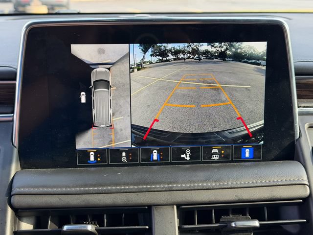 Used 2022 Chevrolet Suburban Z71 w/ Luxury Package AWD/4WD image 13
