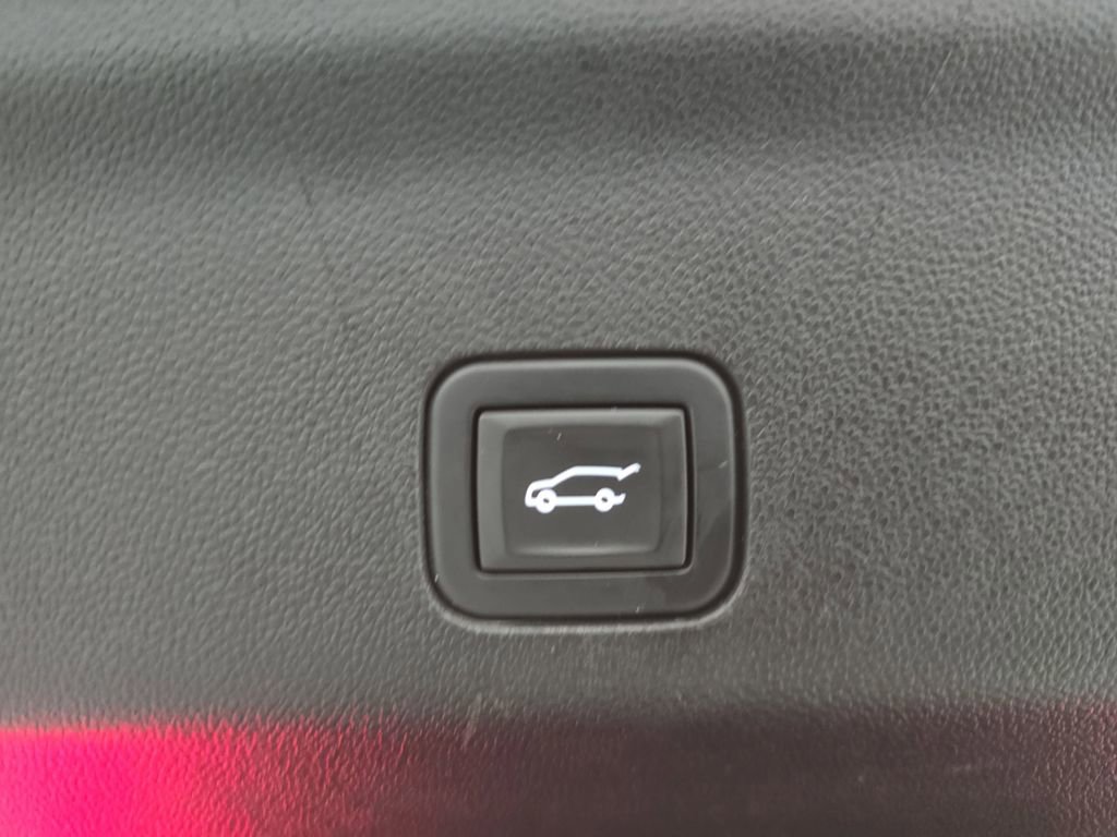 Used 2021 Cadillac Escalade ESV Sport Platinum w/ LPO, ONYX Package image 29