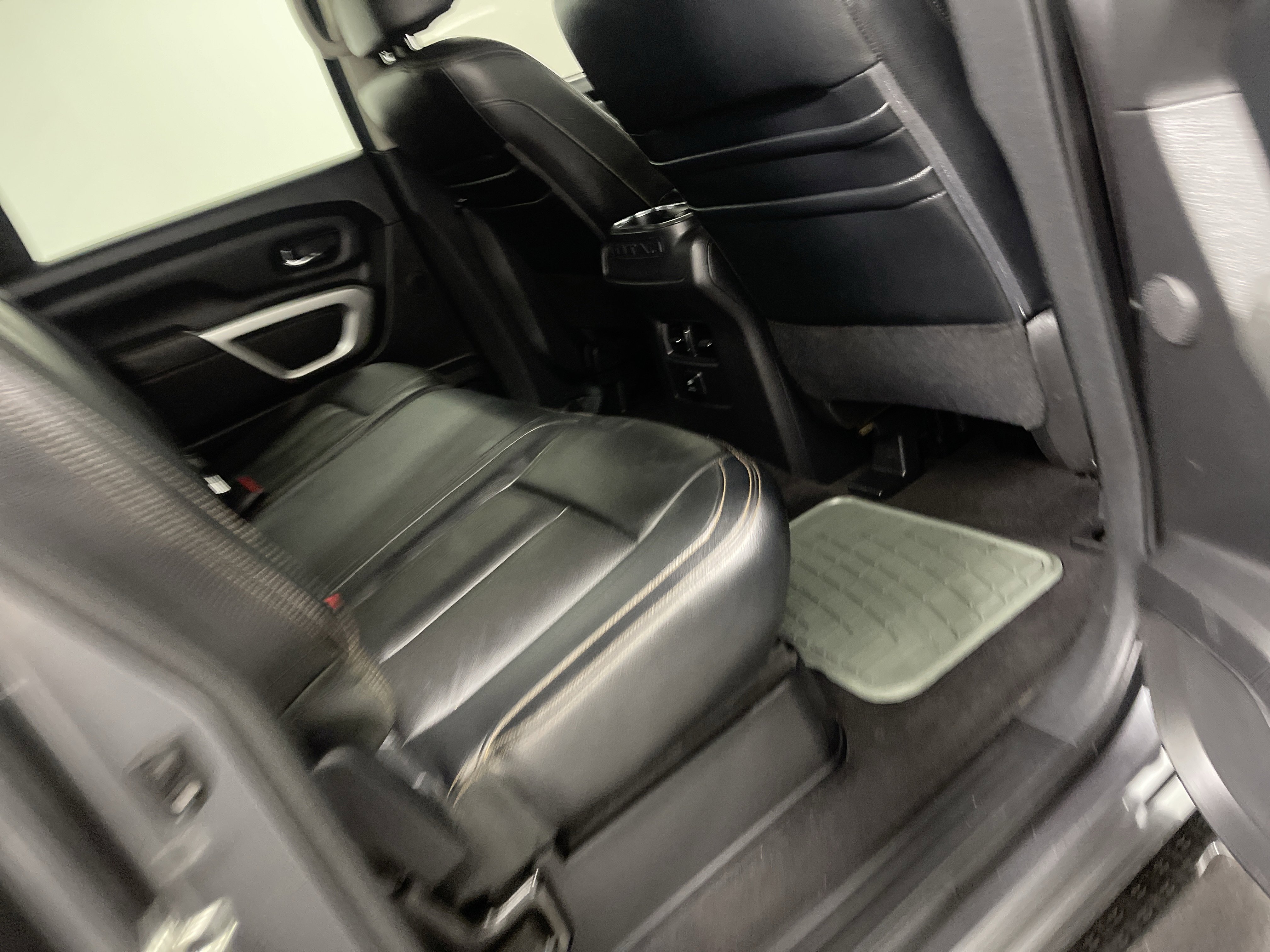 Used 2016 Nissan Titan SL AWD/4WD image 21