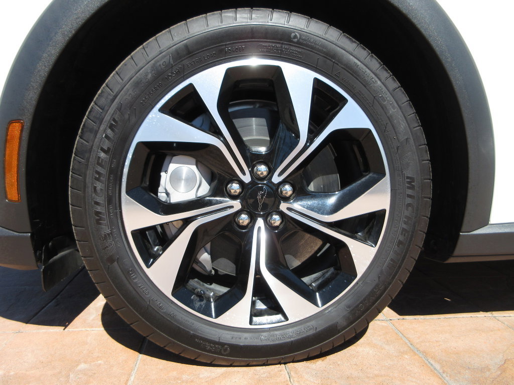 Certified 2025 Ford Mustang Mach-E Select RWD image 9