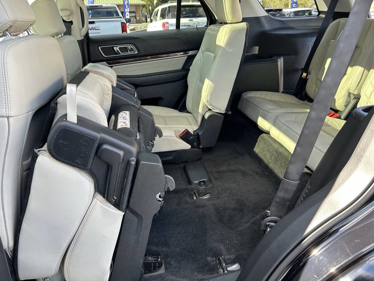 Used 2017 Ford Explorer Platinum image 36