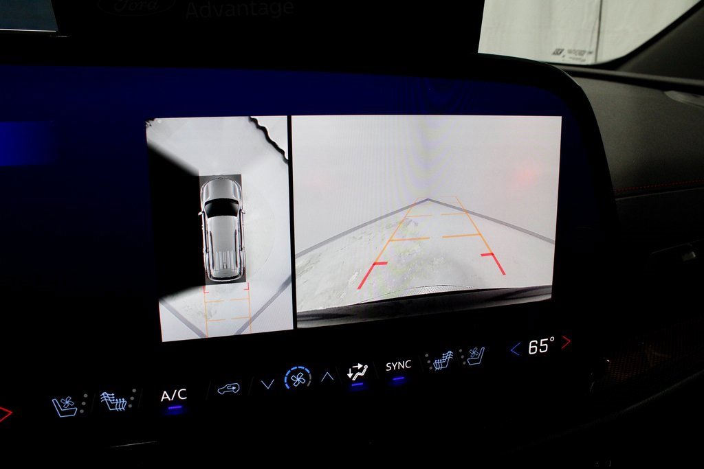 Used 2024 Chevrolet Traverse RS image 2