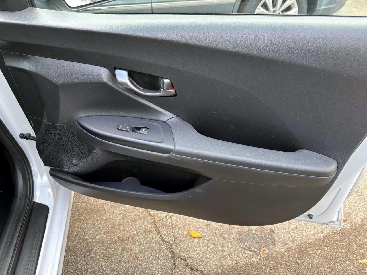 Used 2019 Hyundai Veloster 2.0 image 9