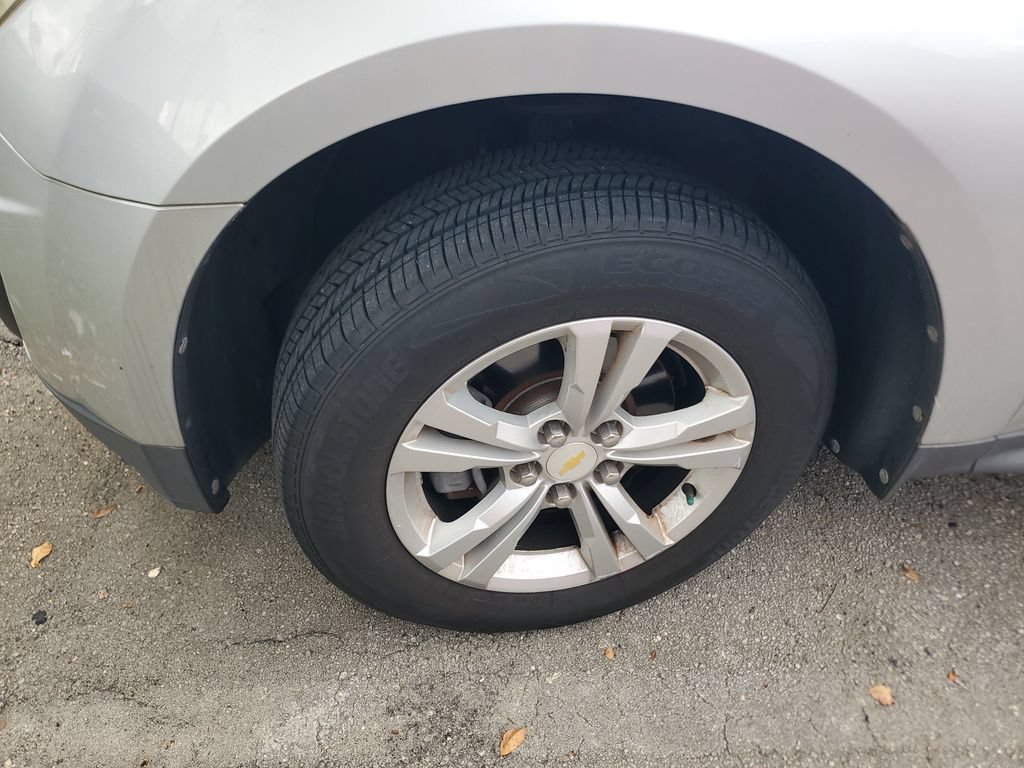 Used 2011 Chevrolet Equinox LS w/ Bluetooth Package FWD image 3