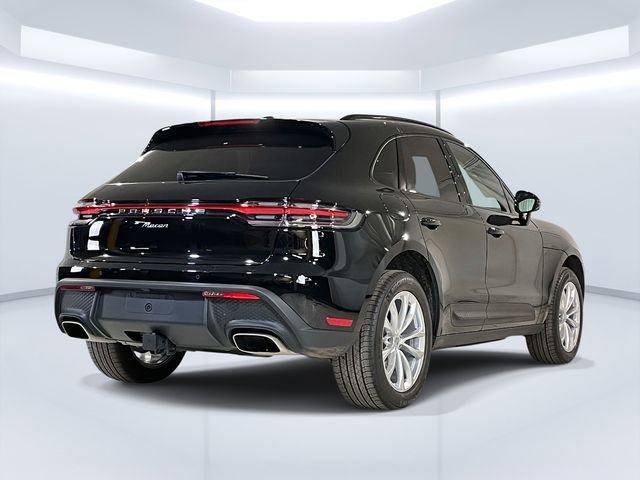 Certified 2025 Porsche Macan image 7