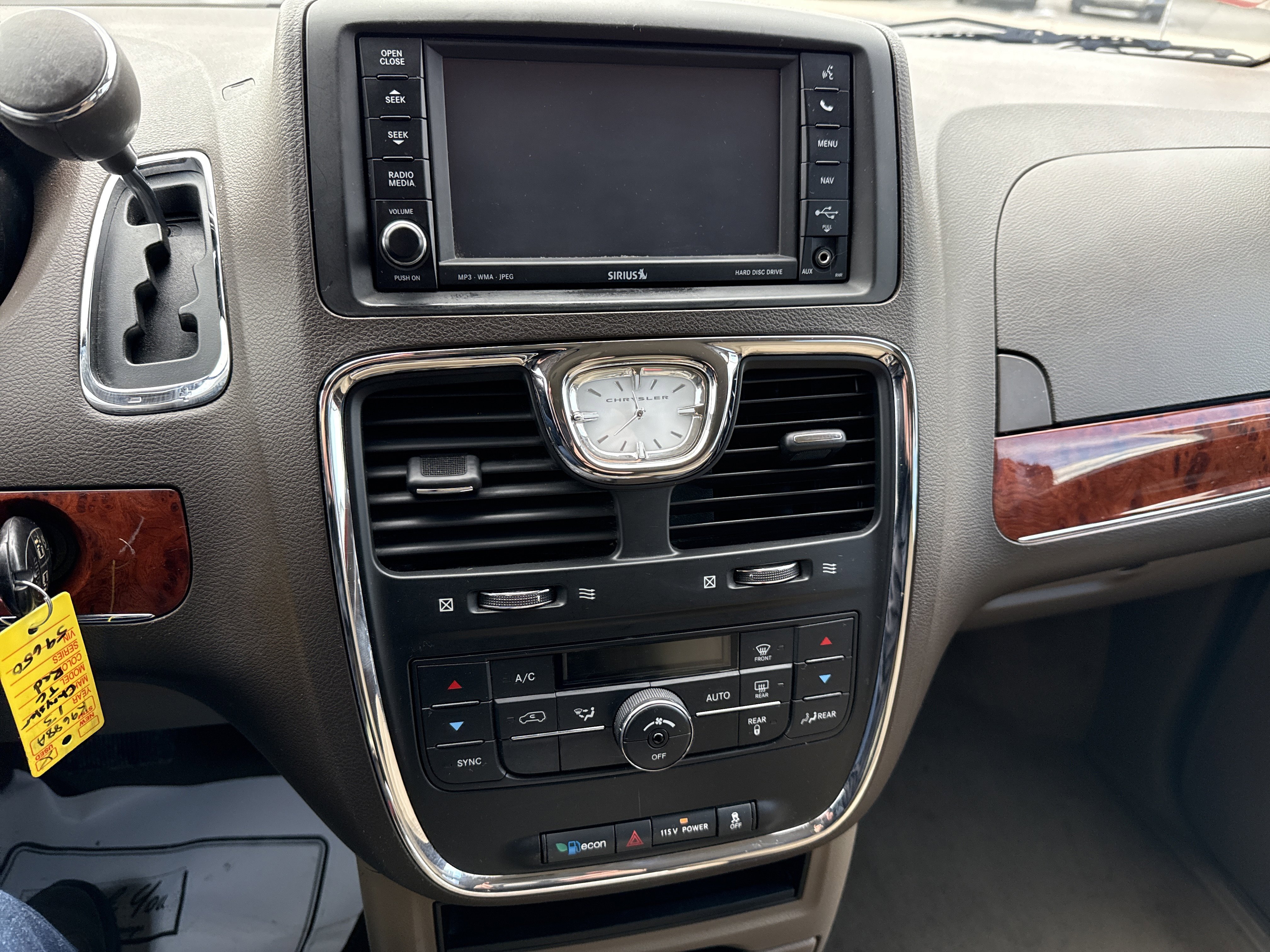 Used 2013 Chrysler Town & Country Touring image 25