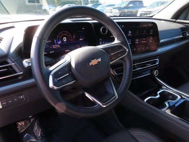 Used 2025 Chevrolet Traverse LT AWD/4WD image 14