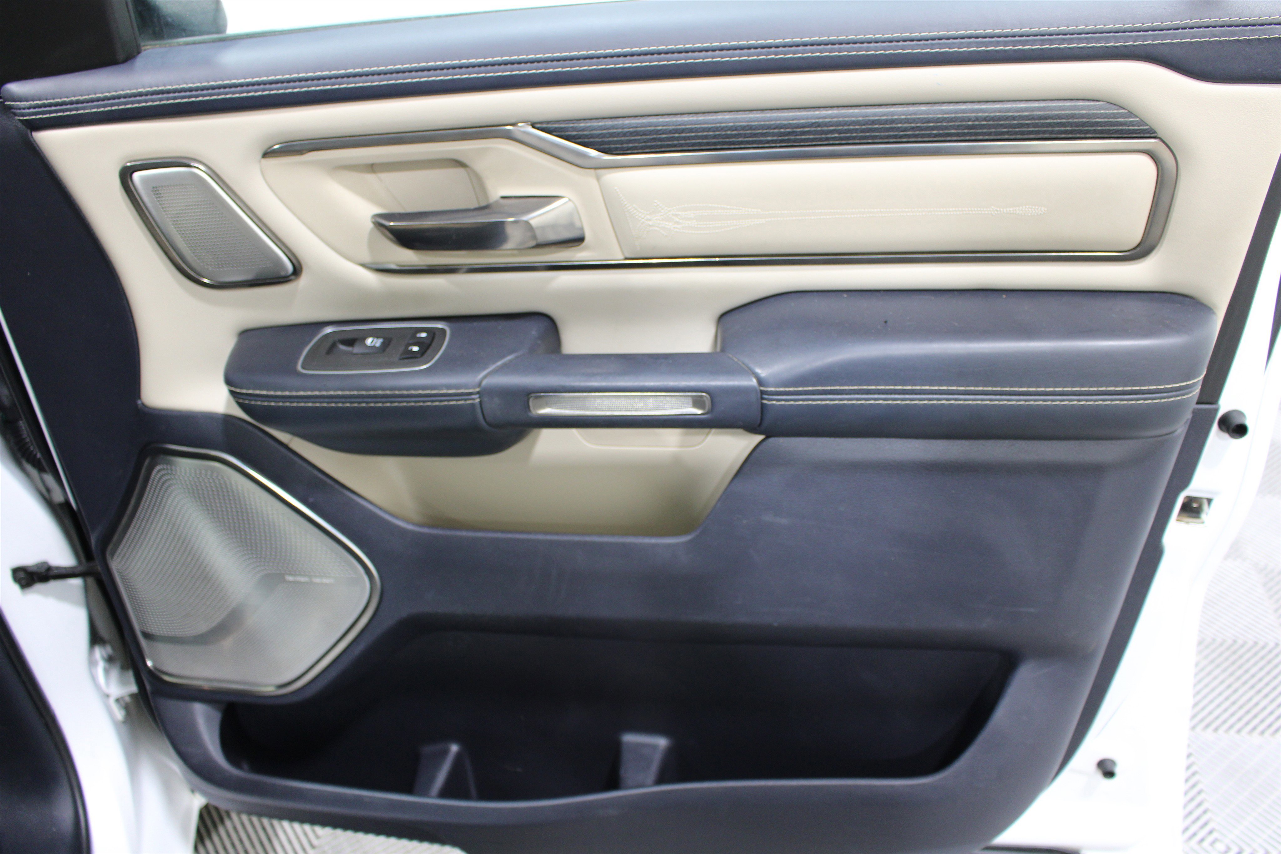 Used 2021 RAM 1500 Limited AWD/4WD image 27