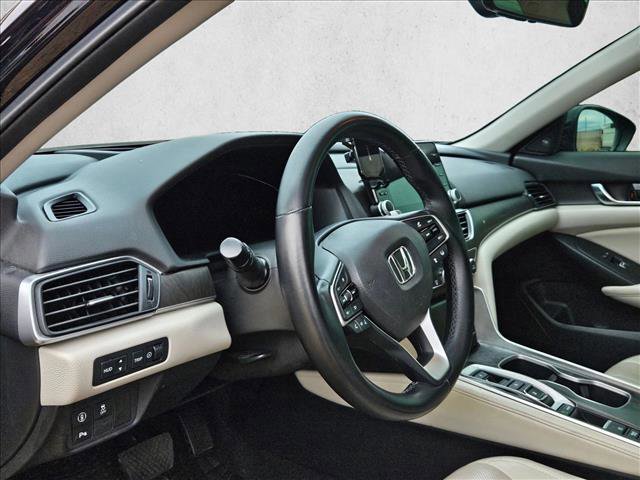 Used 2018 Honda Accord Touring image 11