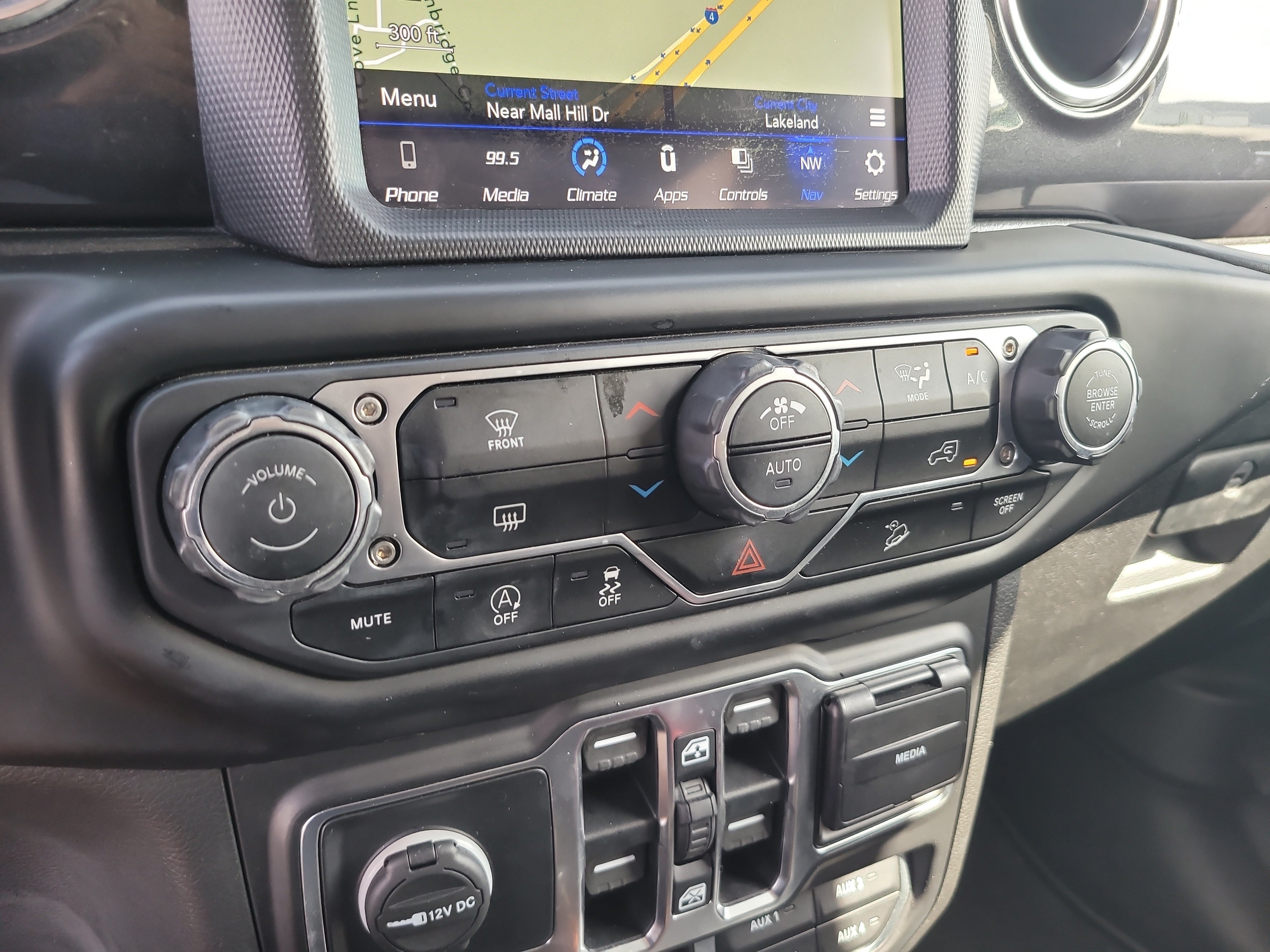Used 2020 Jeep Wrangler Unlimited Sahara AWD/4WD image 23