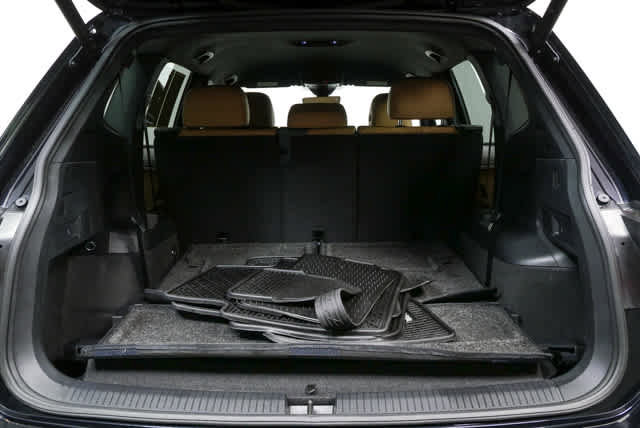 Certified 2024 Volkswagen Tiguan SE FWD image 28