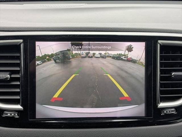 Certified 2024 Chrysler Pacifica Touring-L FWD image 33