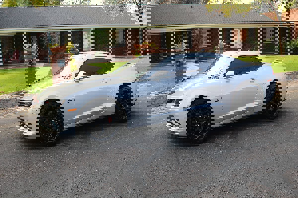 Used 2015 Chevrolet Camaro SS w/ RS Package image 28