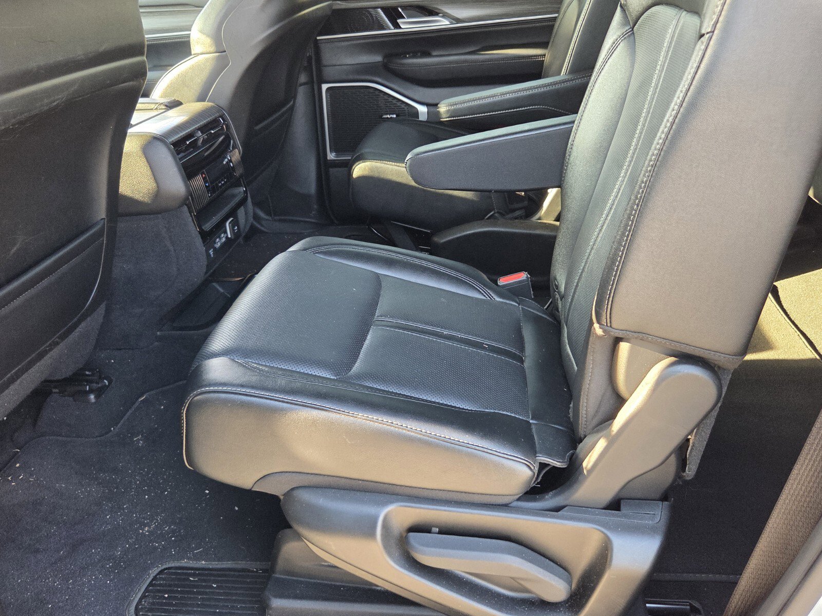 Used 2024 Jeep Wagoneer Series III AWD/4WD image 11