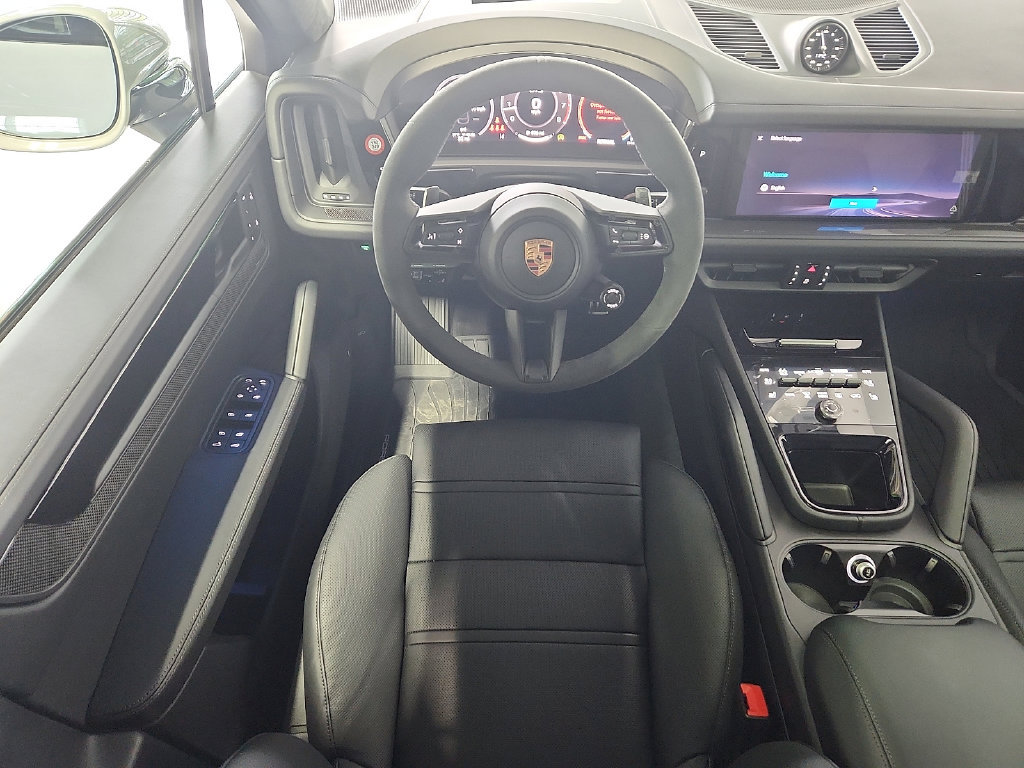 New 2026 Porsche Cayenne GTS AWD/4WD image 12