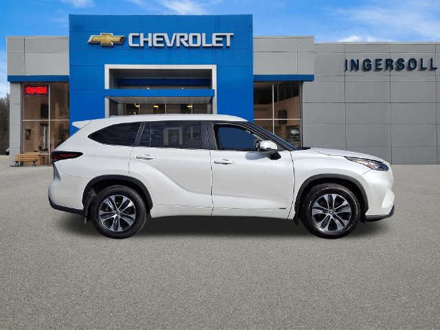 Used 2025 Toyota Highlander XLE AWD/4WD image 25