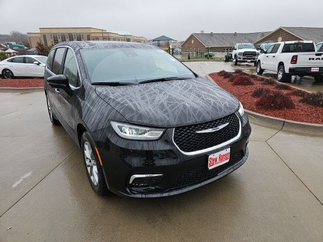 New 2026 Chrysler Pacifica Limited image 8