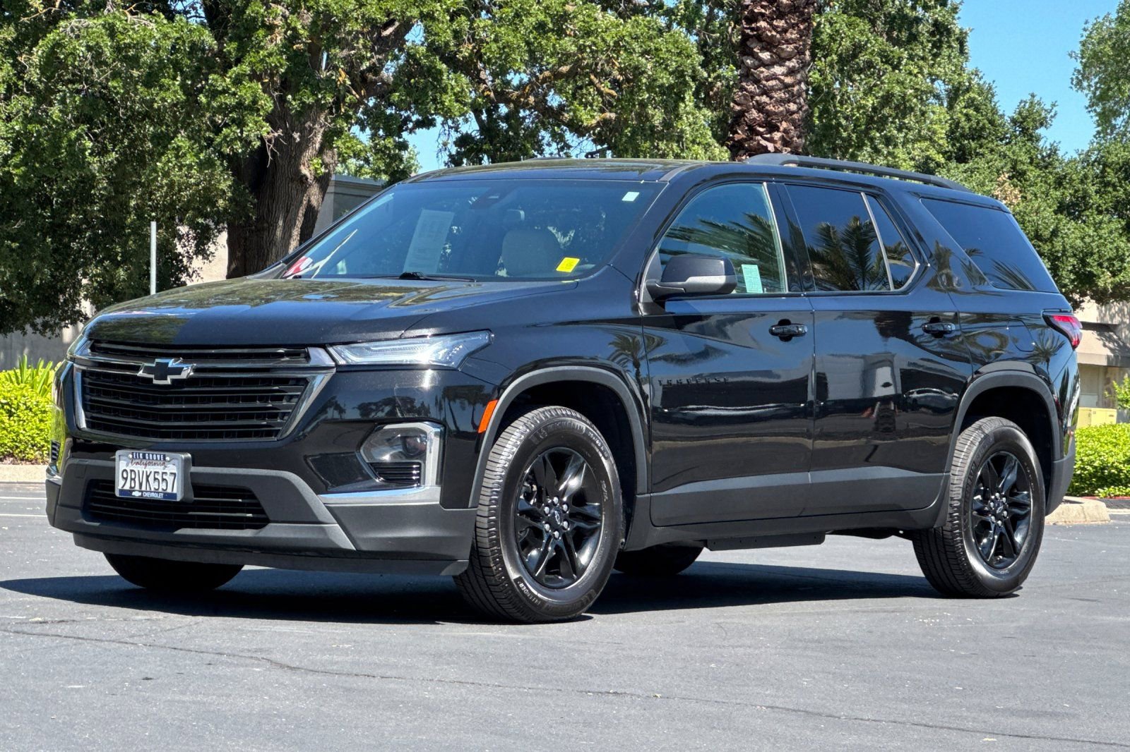 Used 2022 Chevrolet Traverse LS w/ Midnight/Sport Edition image 7