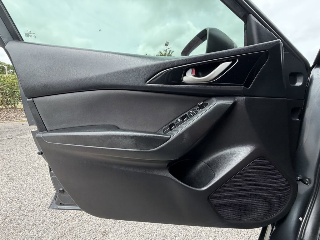 Used 2015 MAZDA MAZDA3 i Sport FWD image 21