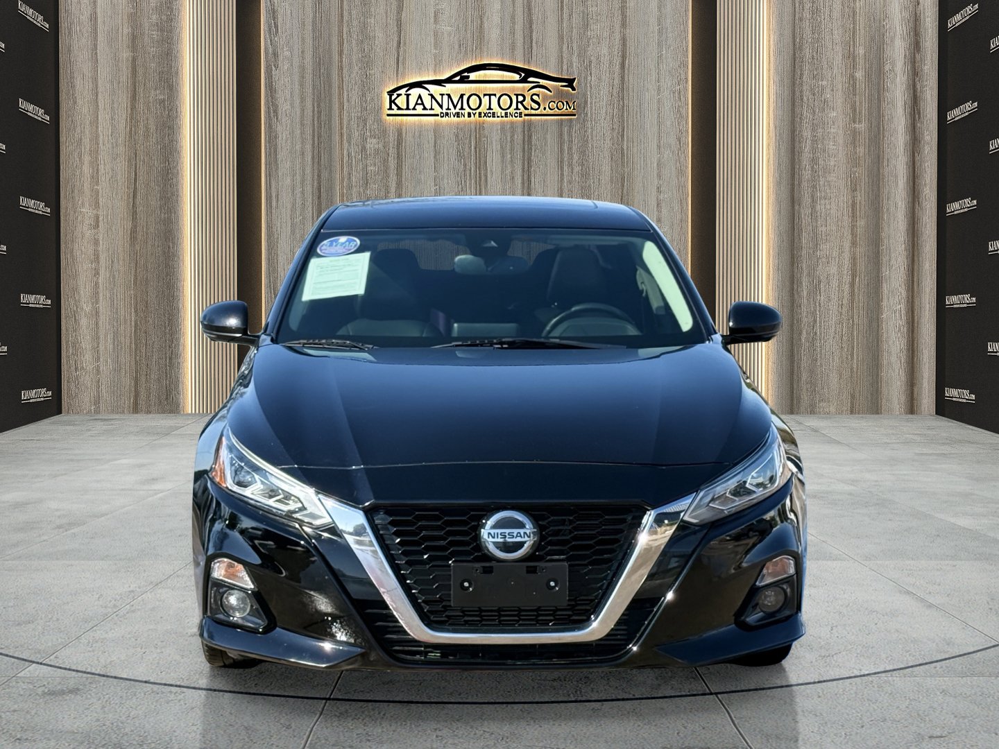 Used 2020 Nissan Altima 2.0 Platinum FWD image 2