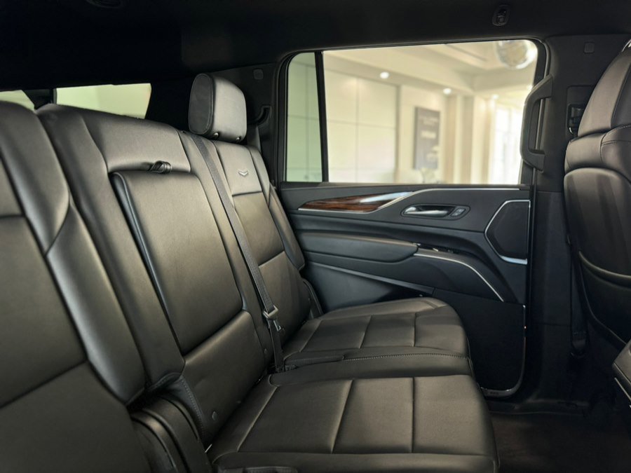 Used 2023 Cadillac Escalade ESV Luxury image 21