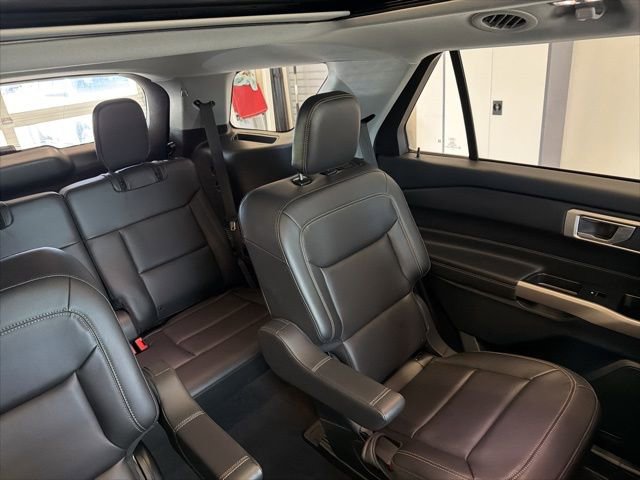 Used 2023 Ford Explorer XLT w/ Equipment Group 202A AWD/4WD image 41