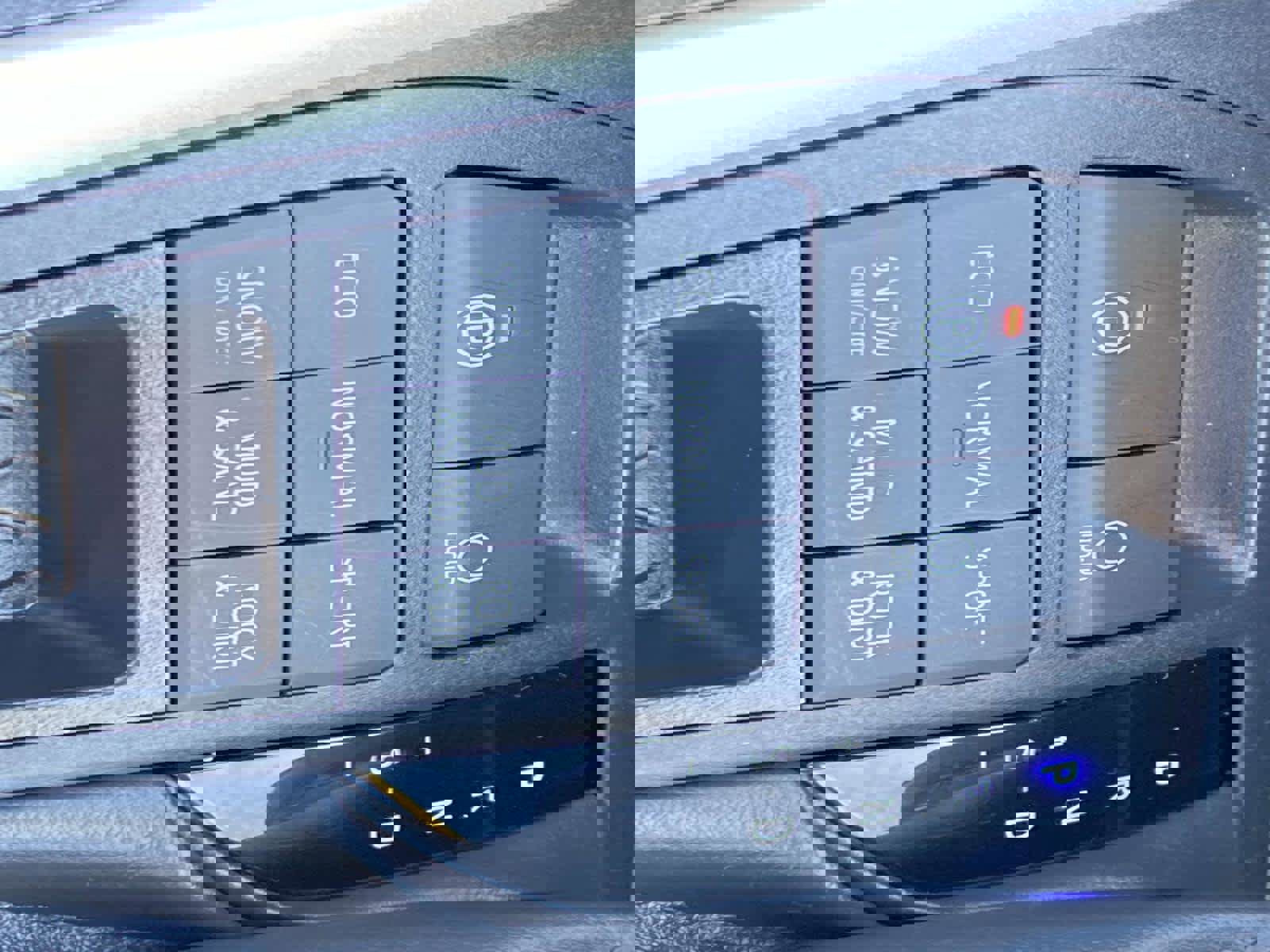 Used 2024 Toyota RAV4 LE image 27