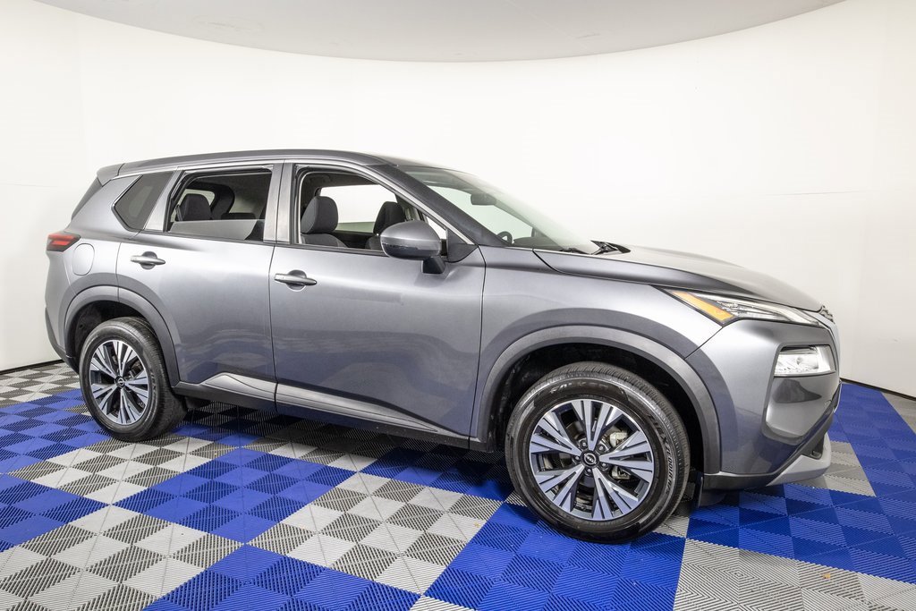 Used 2022 Nissan Rogue SV image 3