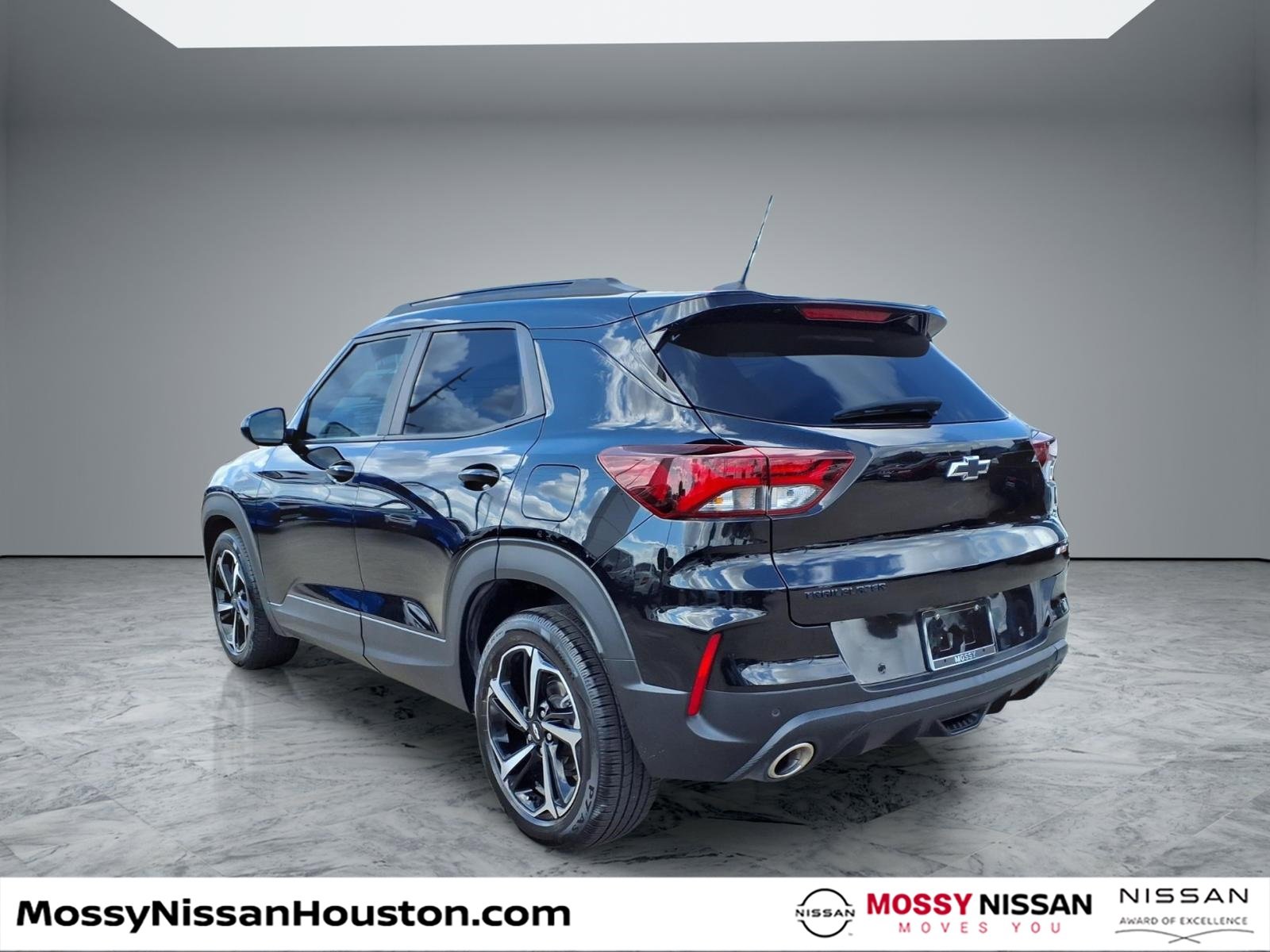 Used 2022 Chevrolet TrailBlazer RS w/ Technology Package image 2