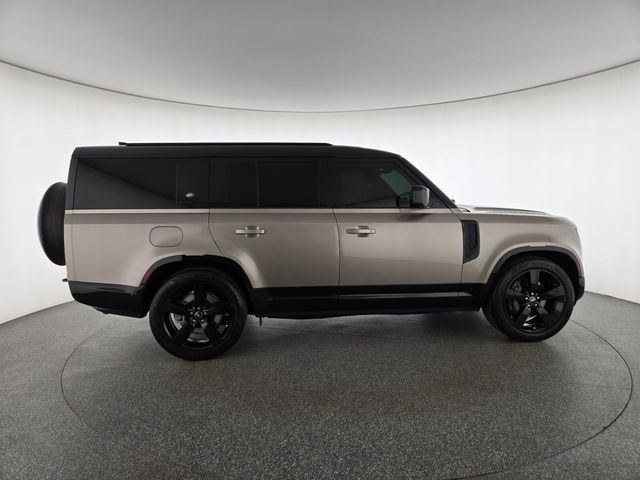 Used 2023 Land Rover Defender 130 X-Dynamic SE AWD/4WD image 6
