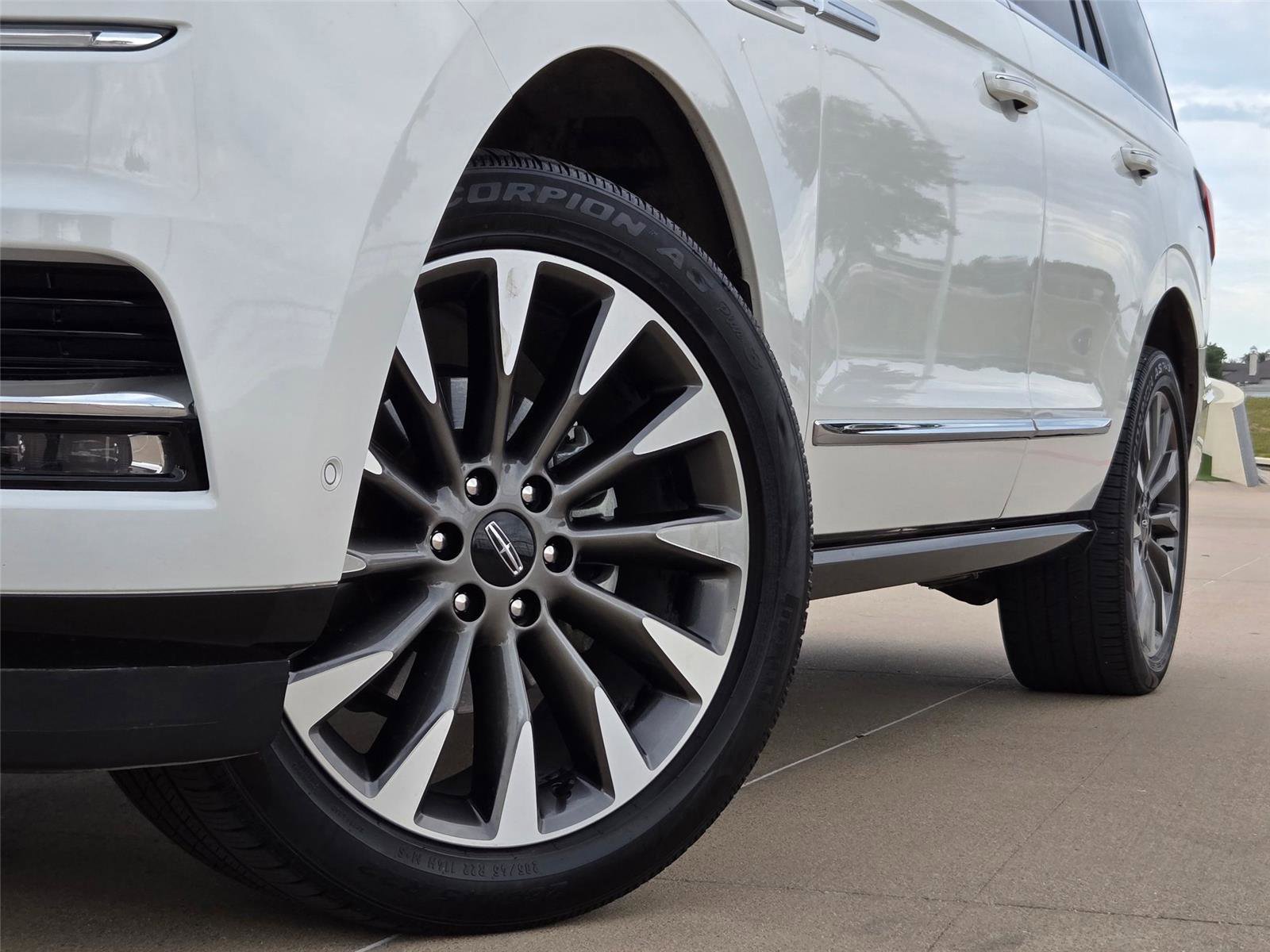 Used 2021 Lincoln Navigator Reserve w/ Luxury Package image 8