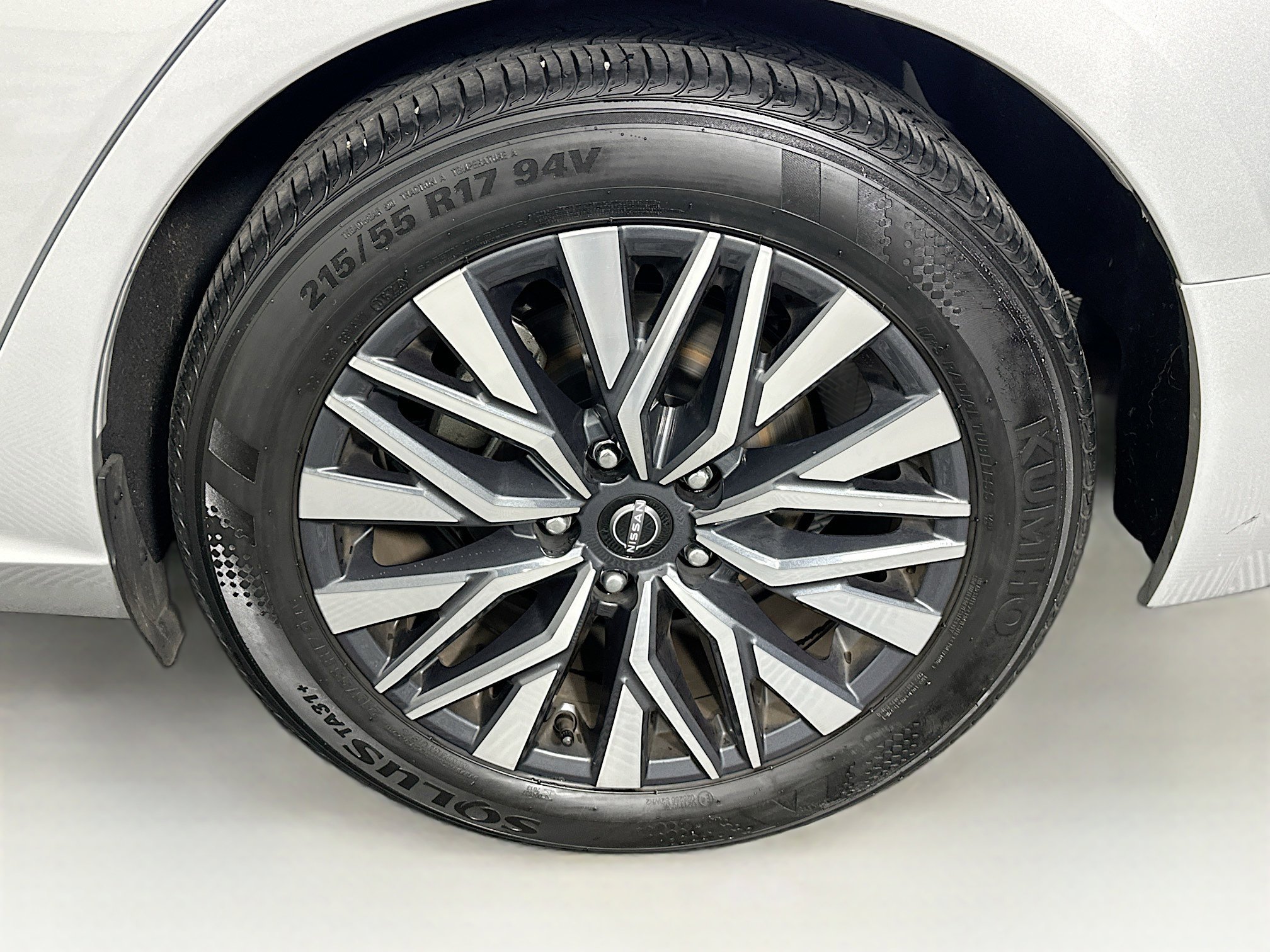 Used 2024 Nissan Altima 2.5 SV image 11