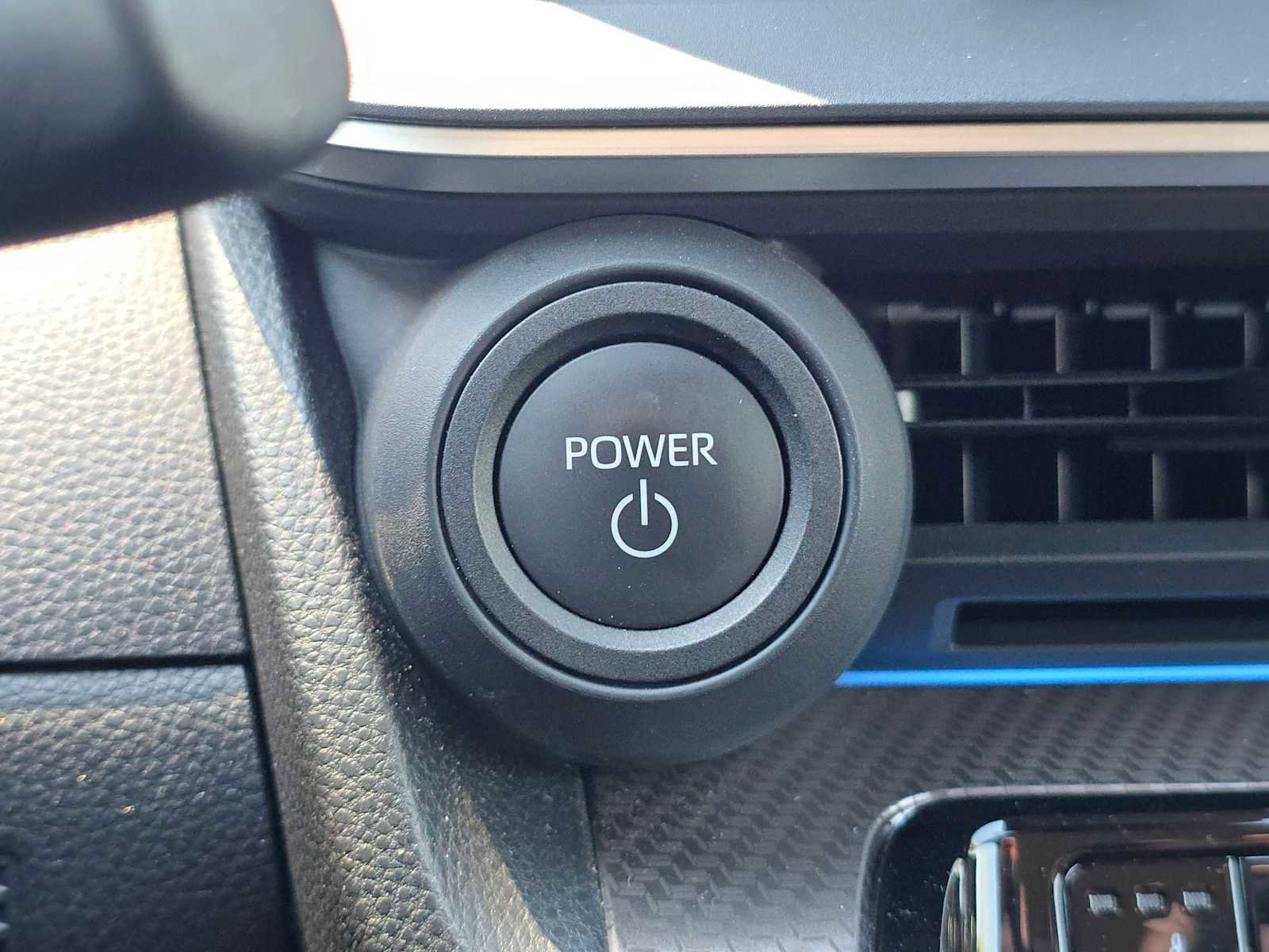 Used 2025 Toyota Prius XLE FWD image 32