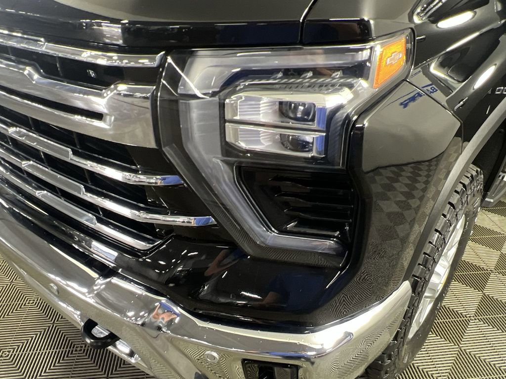 Used 2024 Chevrolet Silverado 3500 LTZ w/ LTZ Plus Package image 33