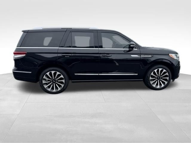 Certified 2023 Lincoln Navigator Reserve AWD/4WD image 2