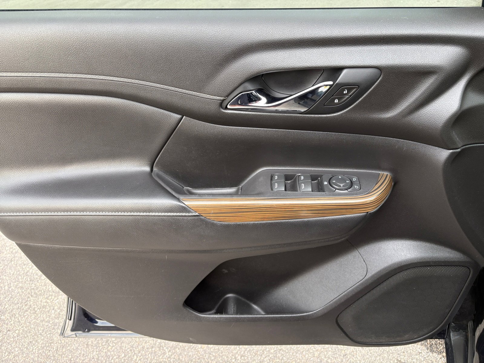 Used 2021 GMC Acadia SLE image 23